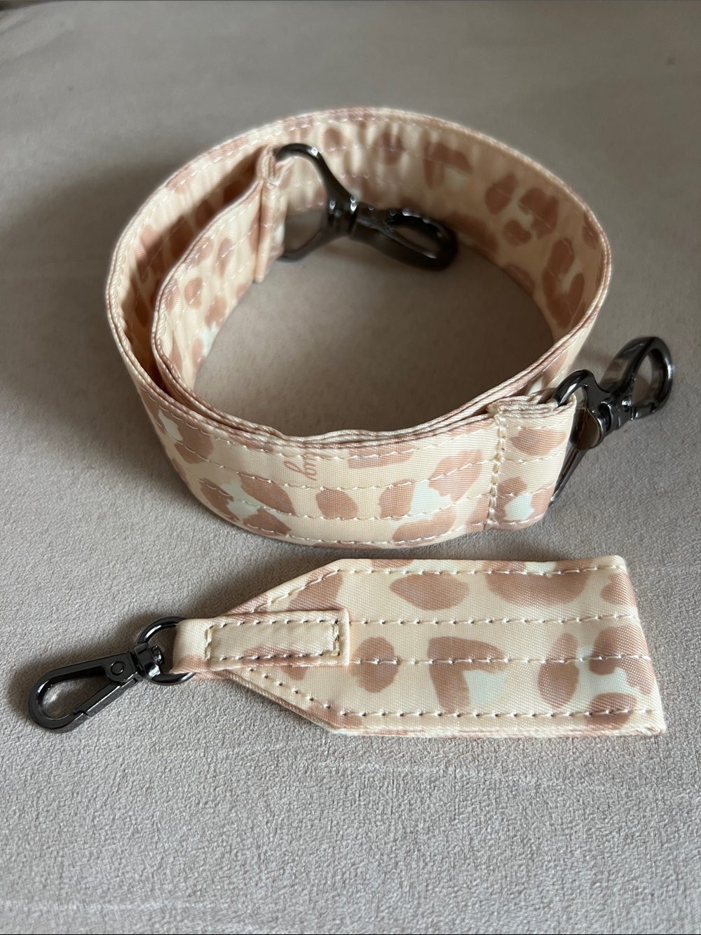 NWOT Lug Shoulder Strap & Puller in Faded Leopard Sand 🐆